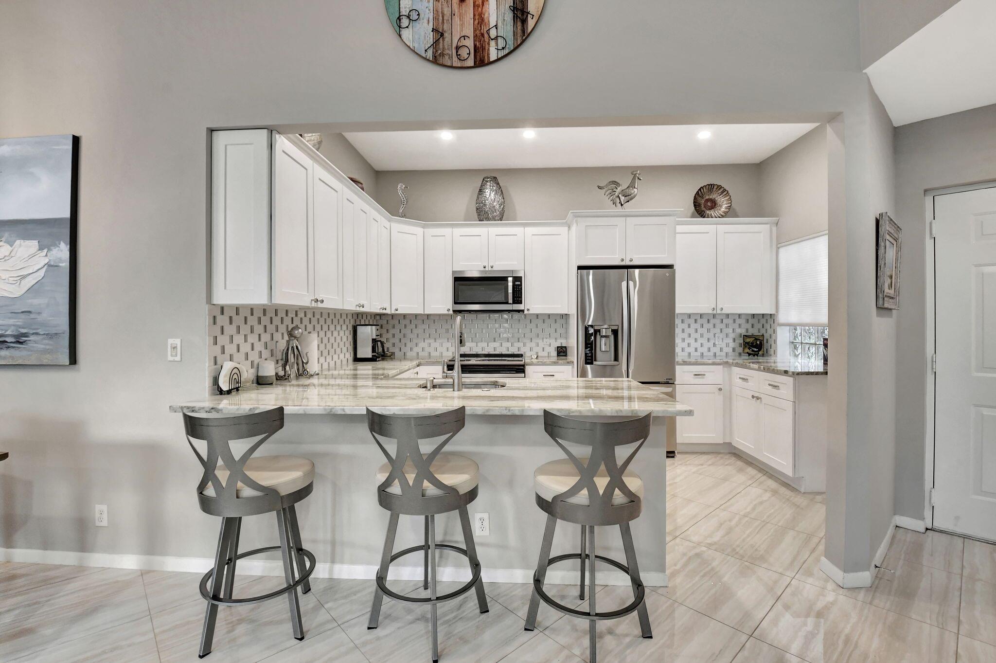 Condo/Apartment for Sale, 5450 Verona Drive N 33437 - Image 1