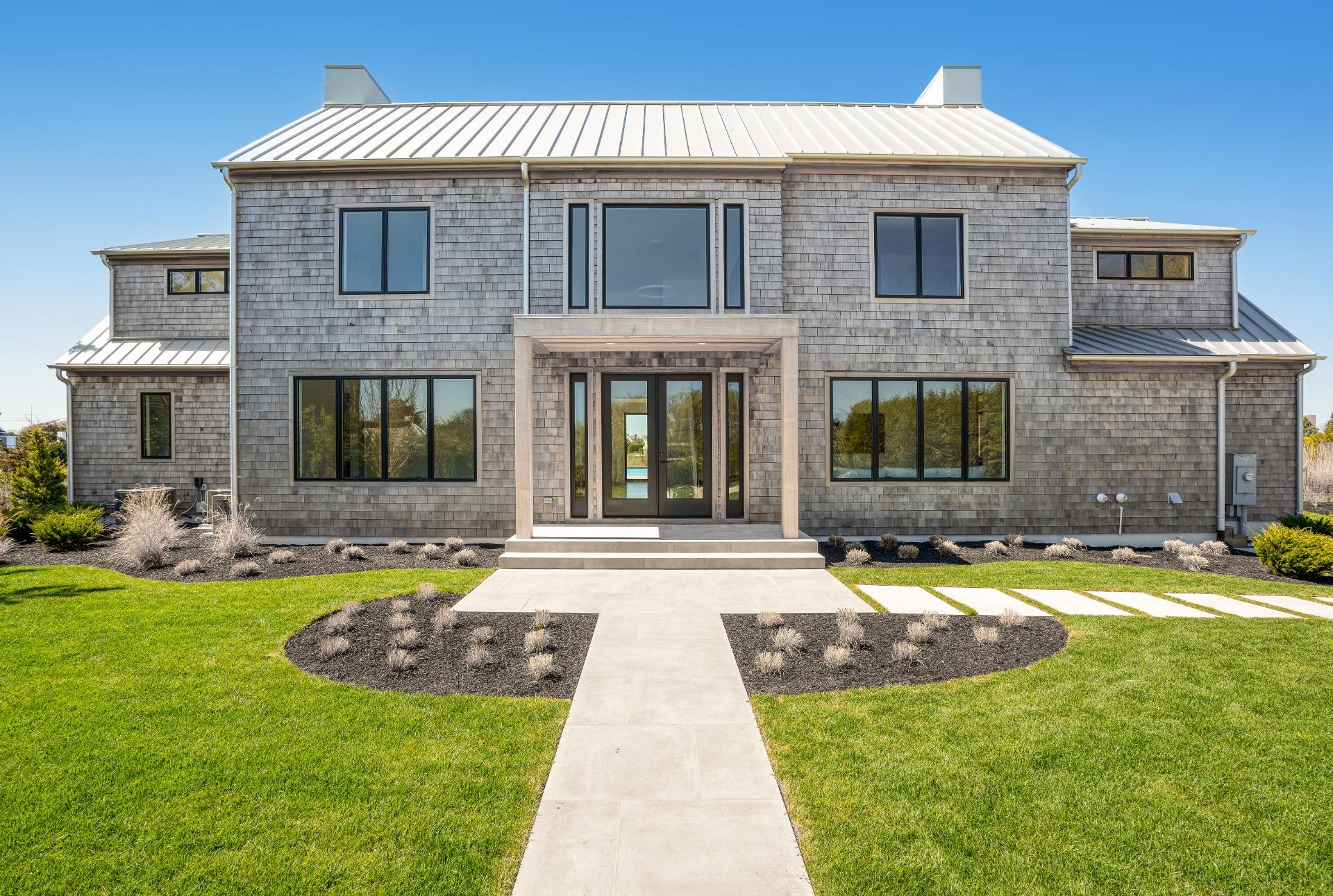House for Sale, 17 Leaward Lane 11959 - Image 1