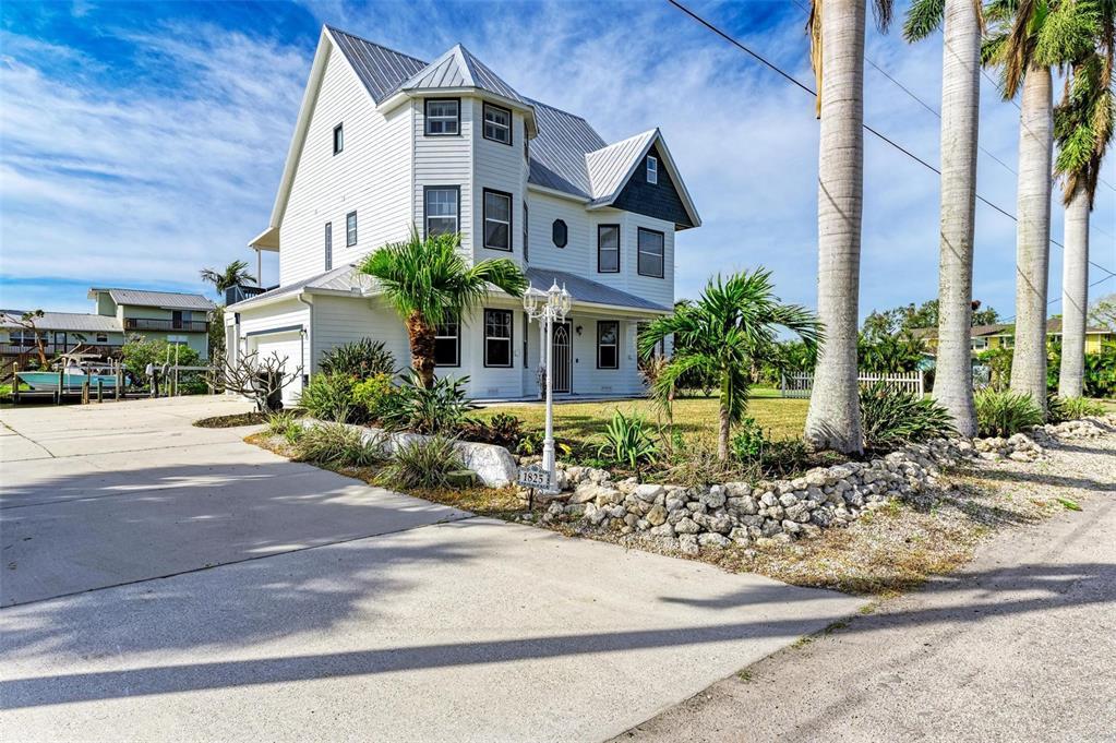 House for Sale, 1825 BAYSHORE DRIVE 34250 - Image 1