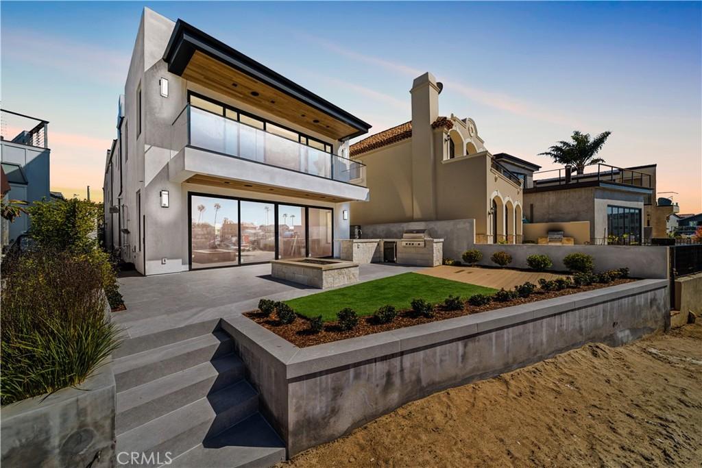 House for Sale, 20 Balboa Coves 92663 - Image 1