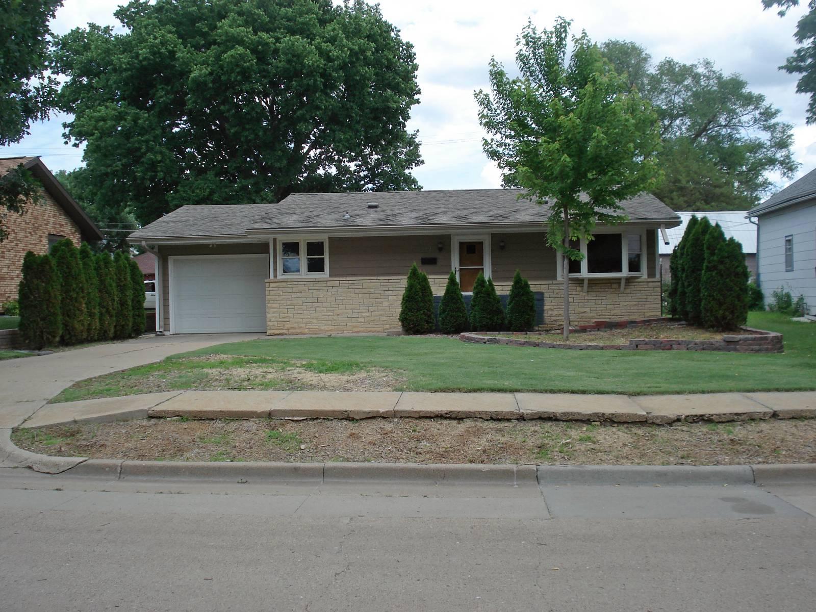 House for Sale, 204 N Washington St 67420 - Image 1