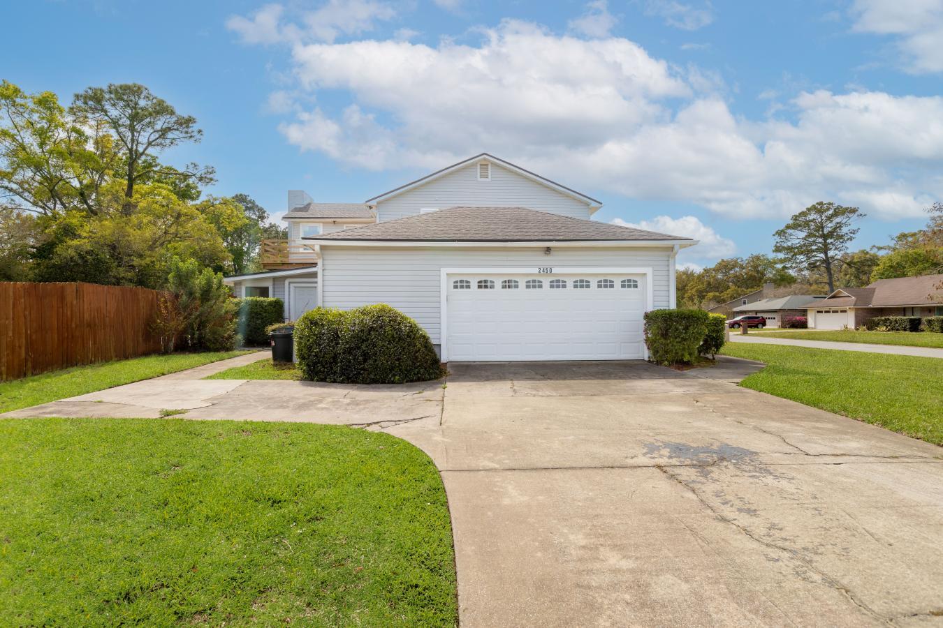 House for Sale, 2450 FALLEN TREE Drive W 32246 - Image 1