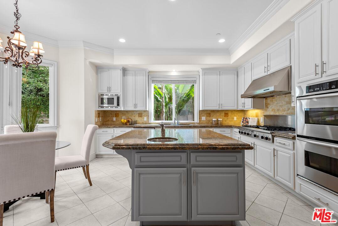 House for Sale, 2997 Beverly Glen CIR 90077 - Image 1