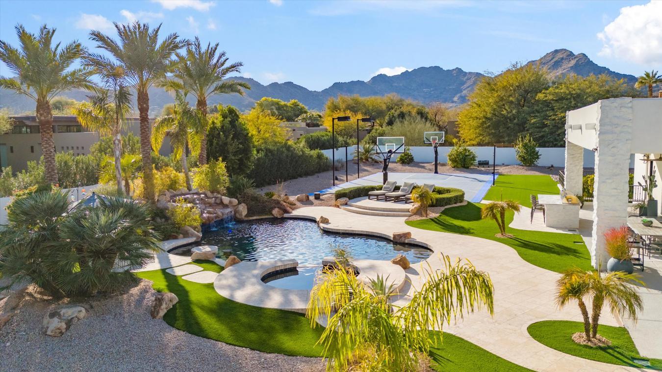 House for Sale, 7610 N Mockingbird Lane 85253 - Image 1