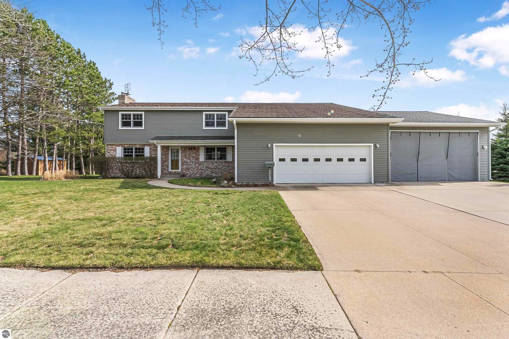 House for Sale, 800 Evart Street, Wexford County, MI 49601-2316 - Image 1